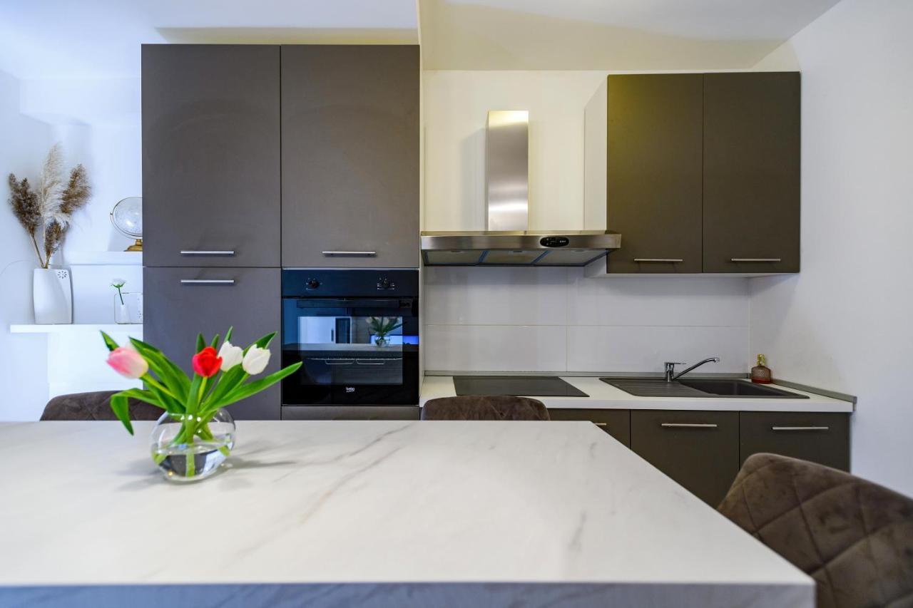 Holiday Apartment Zadar - With Summer Balcony And Parking Bagian luar foto