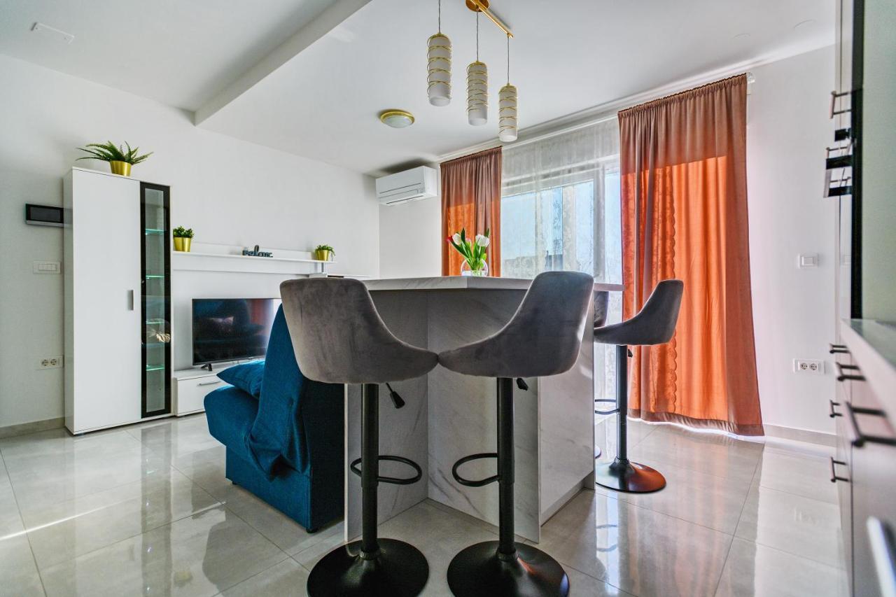 Holiday Apartment Zadar - With Summer Balcony And Parking Bagian luar foto